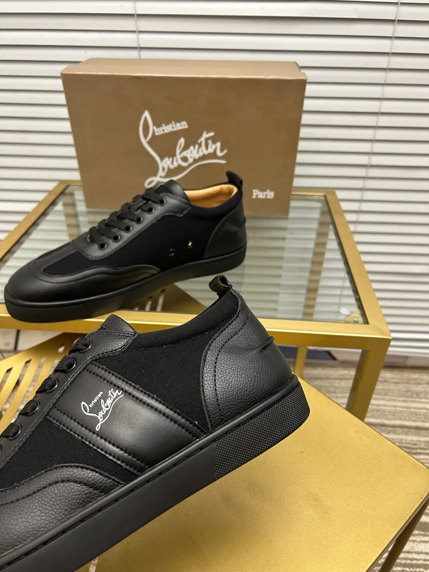 (Customized model) Ex-factory price is 520. christian louboutin (CL red sole shoes) counter series, casual sneakers for couples 📢 📢 📢 Exclusive hot style release 🎈🎈💪 Movable latex feet 👻 Finished outsole line [Proud] 😝Female 35-40# Male 38#-46, global supply😝 [Top version]: Original imported genuine leather upper, top original leather lining, original molded TPU outsole, original 1:1 detail processing, original shoe last,